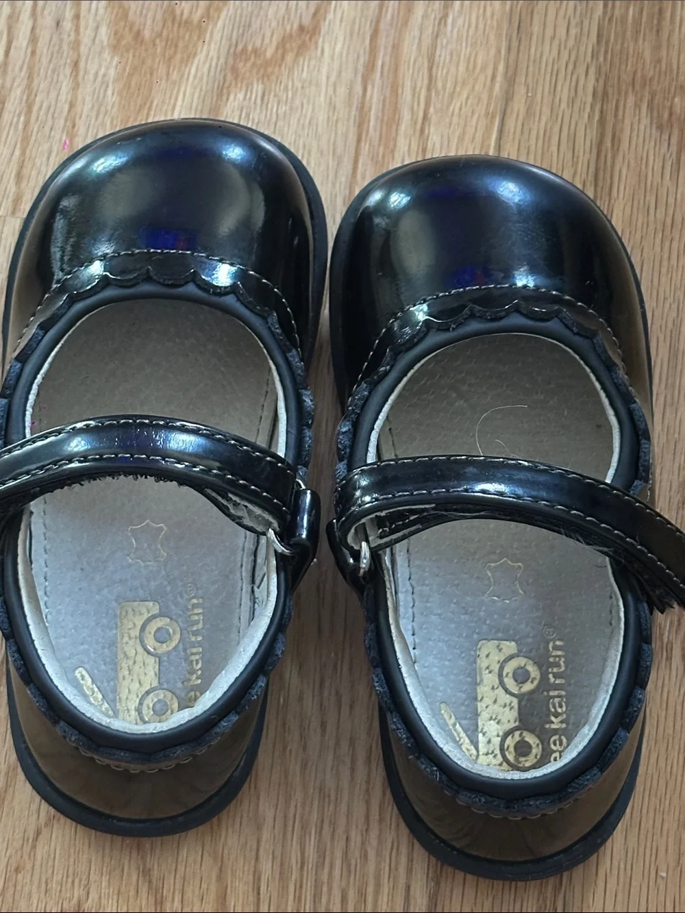 See Kai Run Black Patent Mary Jane Shoes with Scallop Trim